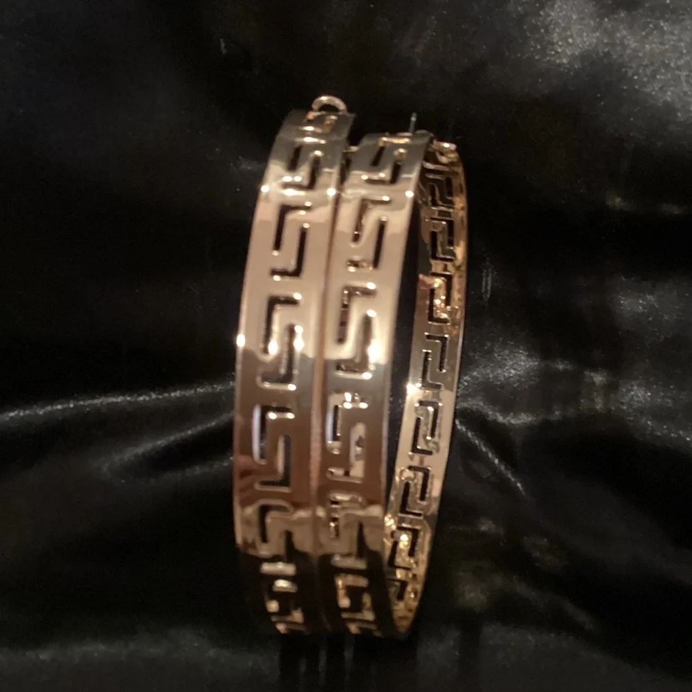 Gold hoops - Picture 2 of 3